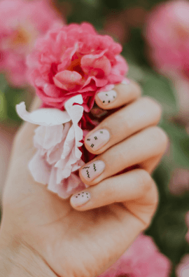 nails image